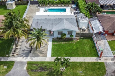 Villa ou maison à vendre à Miami, Floride: 3 chambres, 99.5 m2 № 1383101 - photo 4