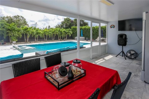 Villa ou maison à vendre à Miami, Floride: 3 chambres, 99.5 m2 № 1383101 - photo 27