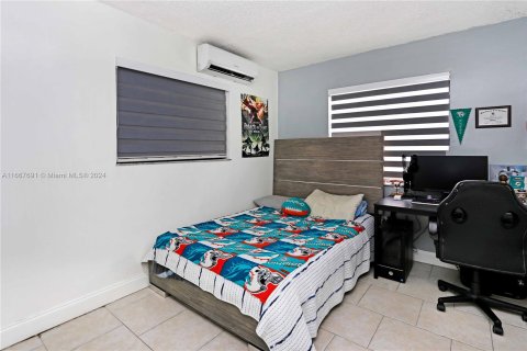 House in Miami, Florida 3 bedrooms, 99.5 sq.m. № 1383101 - photo 17