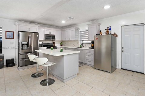 Casa en venta en Miami, Florida, 3 dormitorios, 99.5 m2 № 1383101 - foto 9