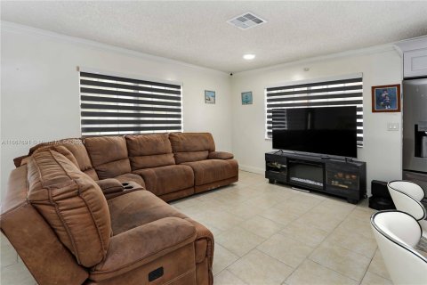 House in Miami, Florida 3 bedrooms, 99.5 sq.m. № 1383101 - photo 13