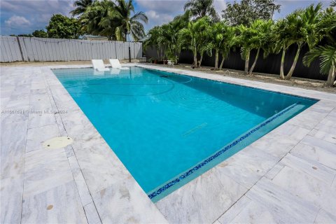 House in Miami, Florida 3 bedrooms, 99.5 sq.m. № 1383101 - photo 3