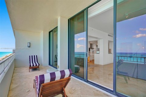 Condominio en venta en Bal Harbour, Florida, 3 dormitorios, 241.55 m2 № 1378661 - foto 9