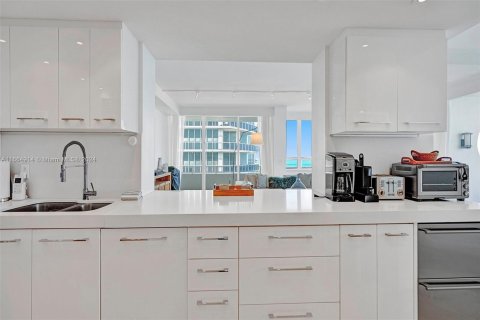 Condominio en venta en Bal Harbour, Florida, 3 dormitorios, 241.55 m2 № 1378661 - foto 21