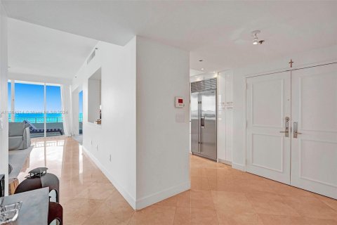 Condominio en venta en Bal Harbour, Florida, 3 dormitorios, 241.55 m2 № 1378661 - foto 24