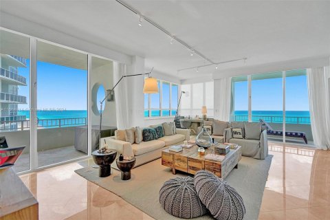 Condominio en venta en Bal Harbour, Florida, 3 dormitorios, 241.55 m2 № 1378661 - foto 1