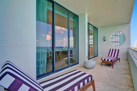 Condominio en venta en Bal Harbour, Florida, 3 dormitorios, 241.55 m2 № 1378661 - foto 11