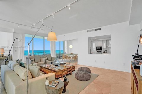 Condominio en venta en Bal Harbour, Florida, 3 dormitorios, 241.55 m2 № 1378661 - foto 2