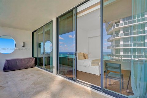 Condominio en venta en Bal Harbour, Florida, 3 dormitorios, 241.55 m2 № 1378661 - foto 27