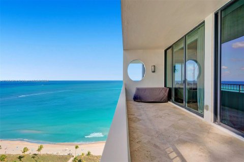 Condominio en venta en Bal Harbour, Florida, 3 dormitorios, 241.55 m2 № 1378661 - foto 28