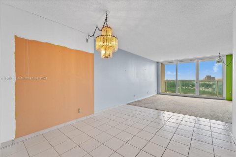 Condo in Sunny Isles Beach, Florida, 2 bedrooms  № 1378657 - photo 28