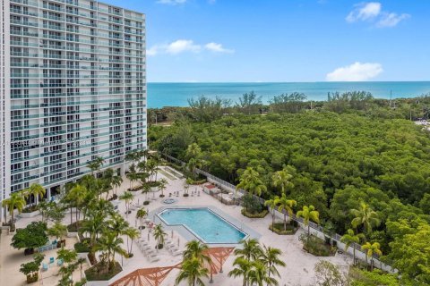 Condominio en venta en Sunny Isles Beach, Florida, 2 dormitorios, 126.07 m2 № 1378657 - foto 9