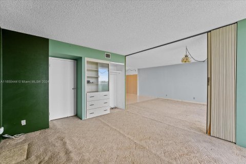 Condo in Sunny Isles Beach, Florida, 2 bedrooms  № 1378657 - photo 30