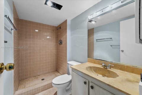 Condo in Sunny Isles Beach, Florida, 2 bedrooms  № 1378657 - photo 16