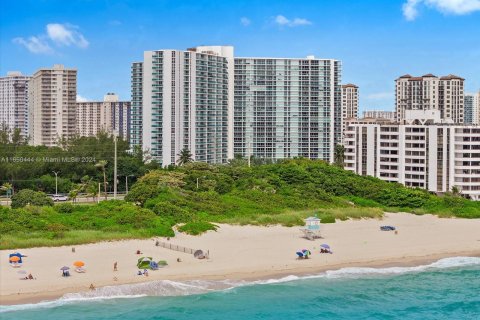 Condominio en venta en Sunny Isles Beach, Florida, 2 dormitorios, 126.07 m2 № 1378657 - foto 27