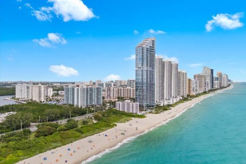 Condominio en venta en Sunny Isles Beach, Florida, 2 dormitorios, 126.07 m2 № 1378657 - foto 26