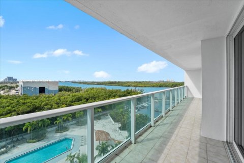 Condominio en venta en Sunny Isles Beach, Florida, 2 dormitorios, 126.07 m2 № 1378657 - foto 8