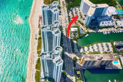 Copropriété à vendre à Sunny Isles Beach, Floride: 2 chambres, 126.07 m2 № 1378657 - photo 1