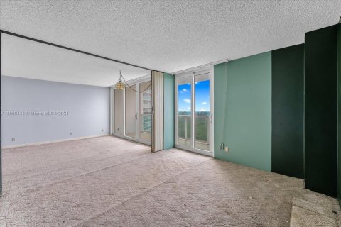 Condo in Sunny Isles Beach, Florida, 2 bedrooms  № 1378657 - photo 14