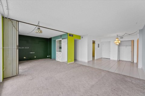 Condo in Sunny Isles Beach, Florida, 2 bedrooms  № 1378657 - photo 11