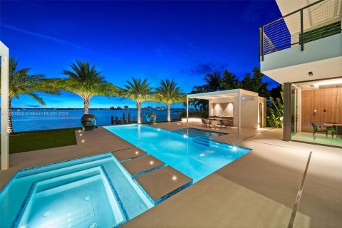 House in Miami Beach, Florida 5 bedrooms, 501.21 sq.m. № 1378612 - photo 15