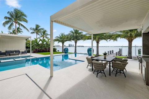 House in Miami Beach, Florida 5 bedrooms, 501.21 sq.m. № 1378612 - photo 16