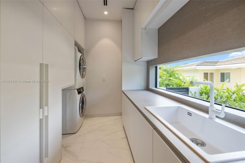 Casa en venta en Miami Beach, Florida, 5 dormitorios, 501.21 m2 № 1378612 - foto 28