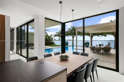 House in Miami Beach, Florida 5 bedrooms, 501.21 sq.m. № 1378612 - photo 14