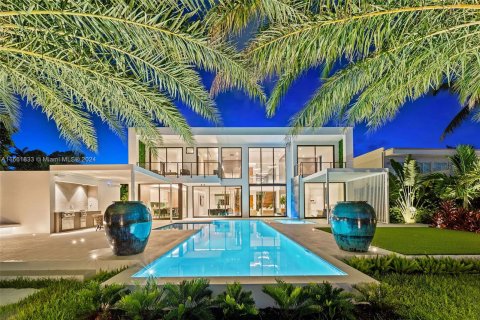 Casa en venta en Miami Beach, Florida, 5 dormitorios, 501.21 m2 № 1378612 - foto 2