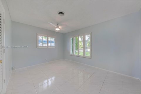 House in Oakland Park, Florida 3 bedrooms, 144.93 sq.m. № 1332088 - photo 24