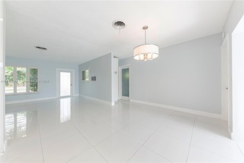 House in Oakland Park, Florida 3 bedrooms, 144.93 sq.m. № 1332088 - photo 10