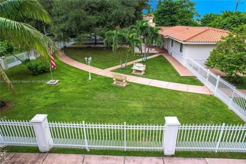 Villa ou maison à vendre à Coral Gables, Floride: 4 chambres, 187.11 m2 № 1375909 - photo 4