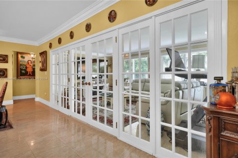 House in Coral Gables, Florida 4 bedrooms, 187.11 sq.m. № 1375909 - photo 16