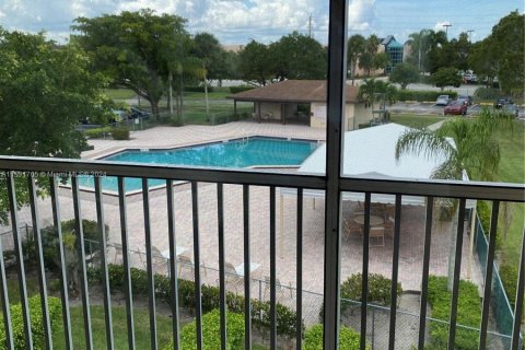 Copropriété à vendre à Pembroke Pines, Floride: 2 chambres, 88.63 m2 № 1004509 - photo 12
