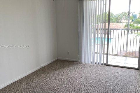 Copropriété à vendre à Pembroke Pines, Floride: 2 chambres, 88.63 m2 № 1004509 - photo 9