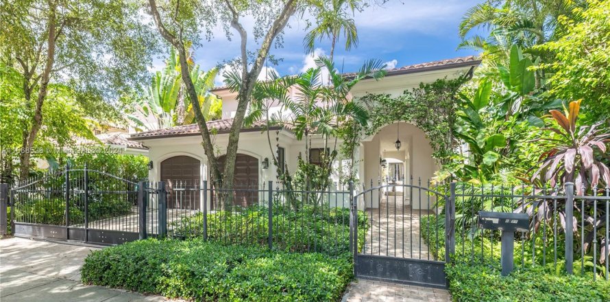 Villa ou maison à Miami, Floride 5 chambres, 415.27 m2 № 1384266