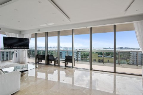 Condo in Miami Beach, Florida, 3 bedrooms  № 1384348 - photo 2