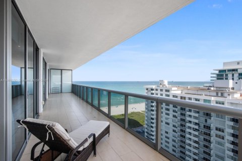 Condo in Miami Beach, Florida, 3 bedrooms  № 1384348 - photo 8