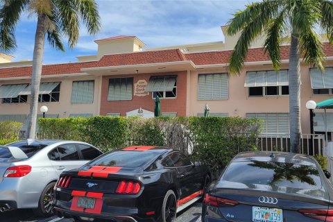 Condominio en venta en Fort Lauderdale, Florida, 1 dormitorio, 70.61 m2 № 1118019 - foto 7