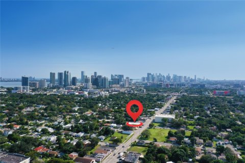 Propiedad comercial en venta en Miami, Florida № 887872 - foto 20