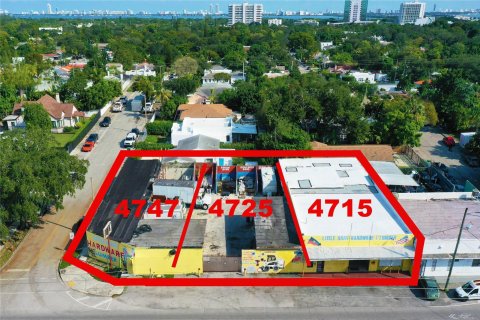 Propiedad comercial en venta en Miami, Florida № 887872 - foto 25