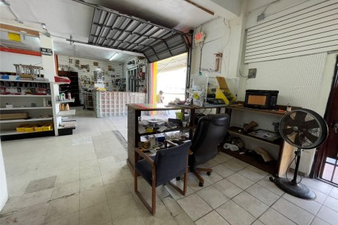 Propiedad comercial en venta en Miami, Florida № 887872 - foto 11