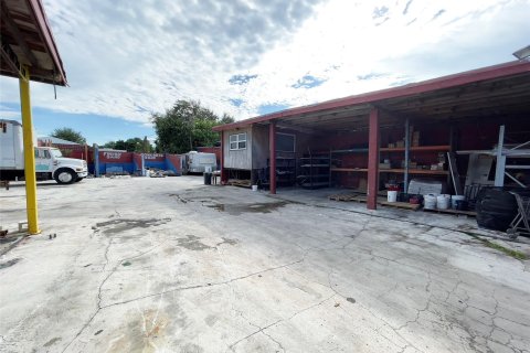 Propiedad comercial en venta en Miami, Florida № 887872 - foto 14