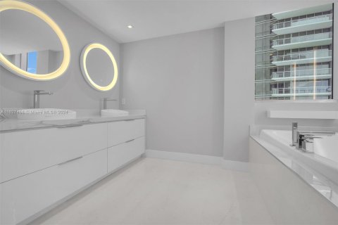 Condominio en venta en Sunny Isles Beach, Florida, 3 dormitorios, 173.08 m2 № 1281625 - foto 15