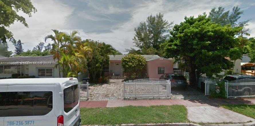 Villa ou maison à Miami Beach, Floride 4 chambres, 177.63 m2 № 853955