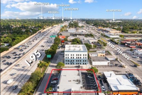 Propiedad comercial en venta en Miami, Florida № 1230875 - foto 3