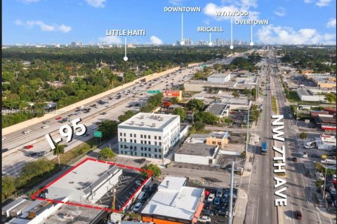 Propiedad comercial en venta en Miami, Florida № 1230875 - foto 1