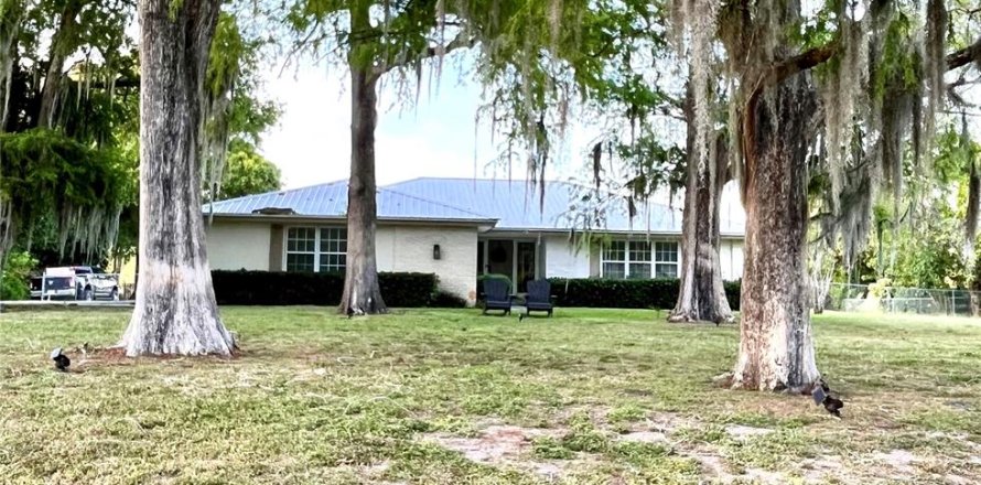 House in Clewiston, Florida 3 bedrooms, 195.65 sq.m. № 1134591