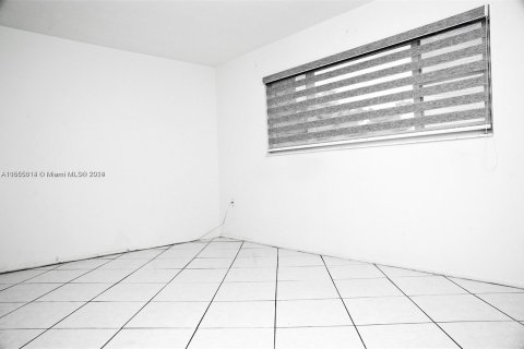 Condo in Hallandale Beach, Florida, 1 bedroom  № 1355326 - photo 13