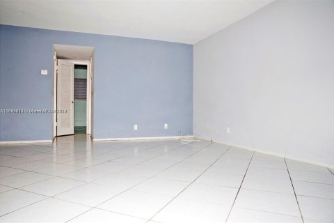 Condo in Hallandale Beach, Florida, 1 bedroom  № 1355326 - photo 5